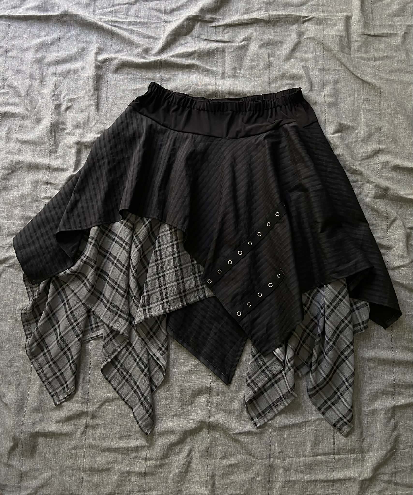 Twyla Hanky hem skirt - Black/Grey Check (16)