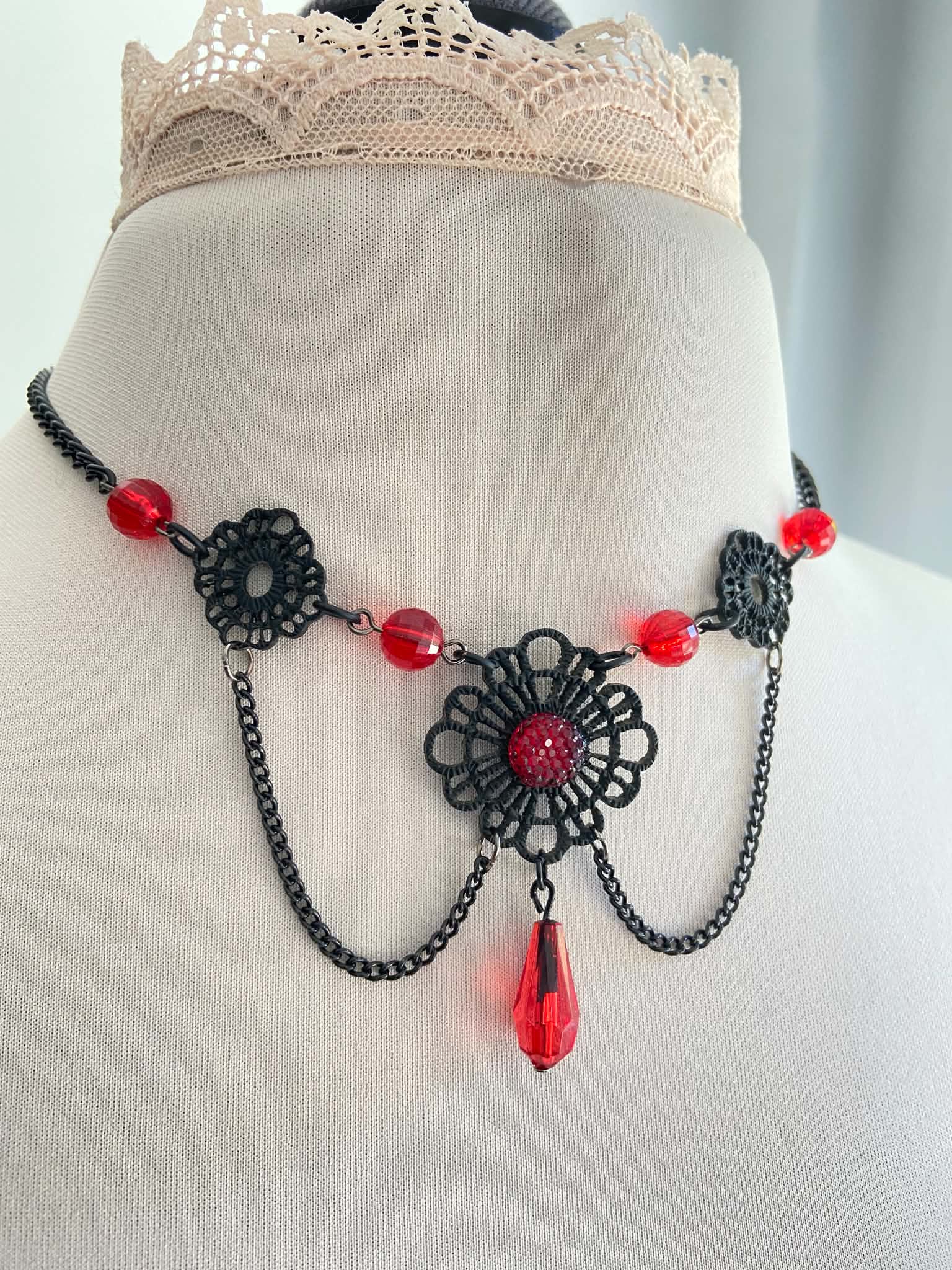 Black Victorian Style Necklace (Red)
