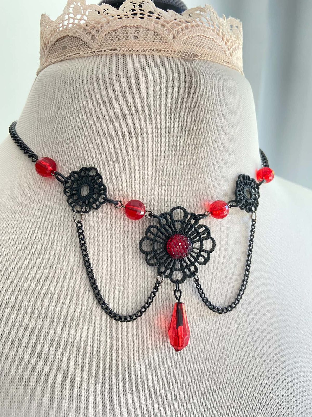 Black Victorian Style Necklace (Red)