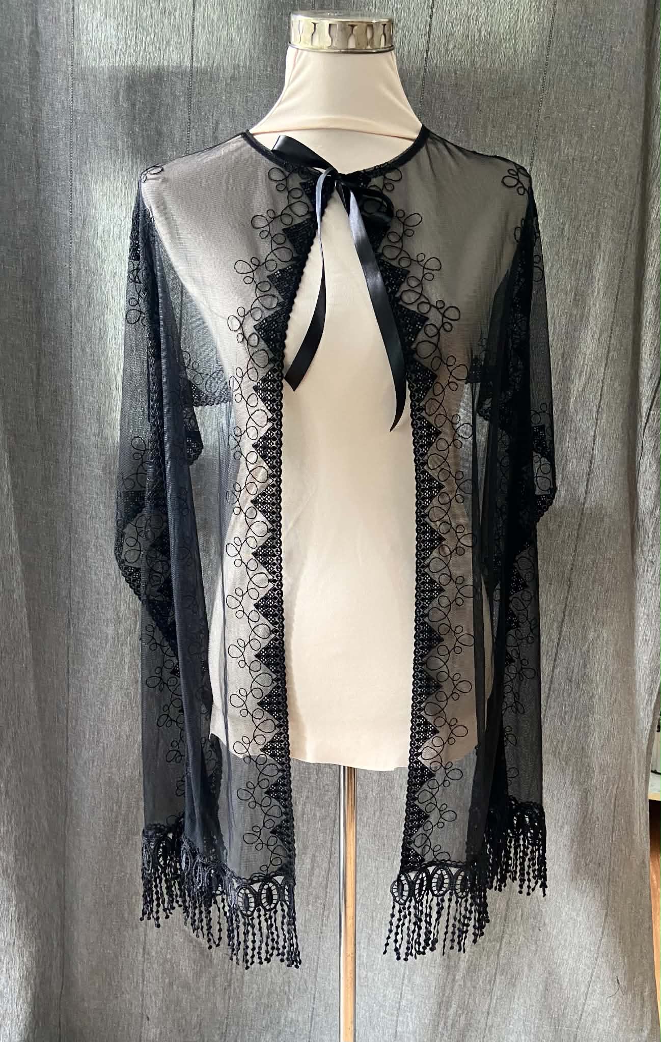 Capelet Shawl - Black Mesh Lace
