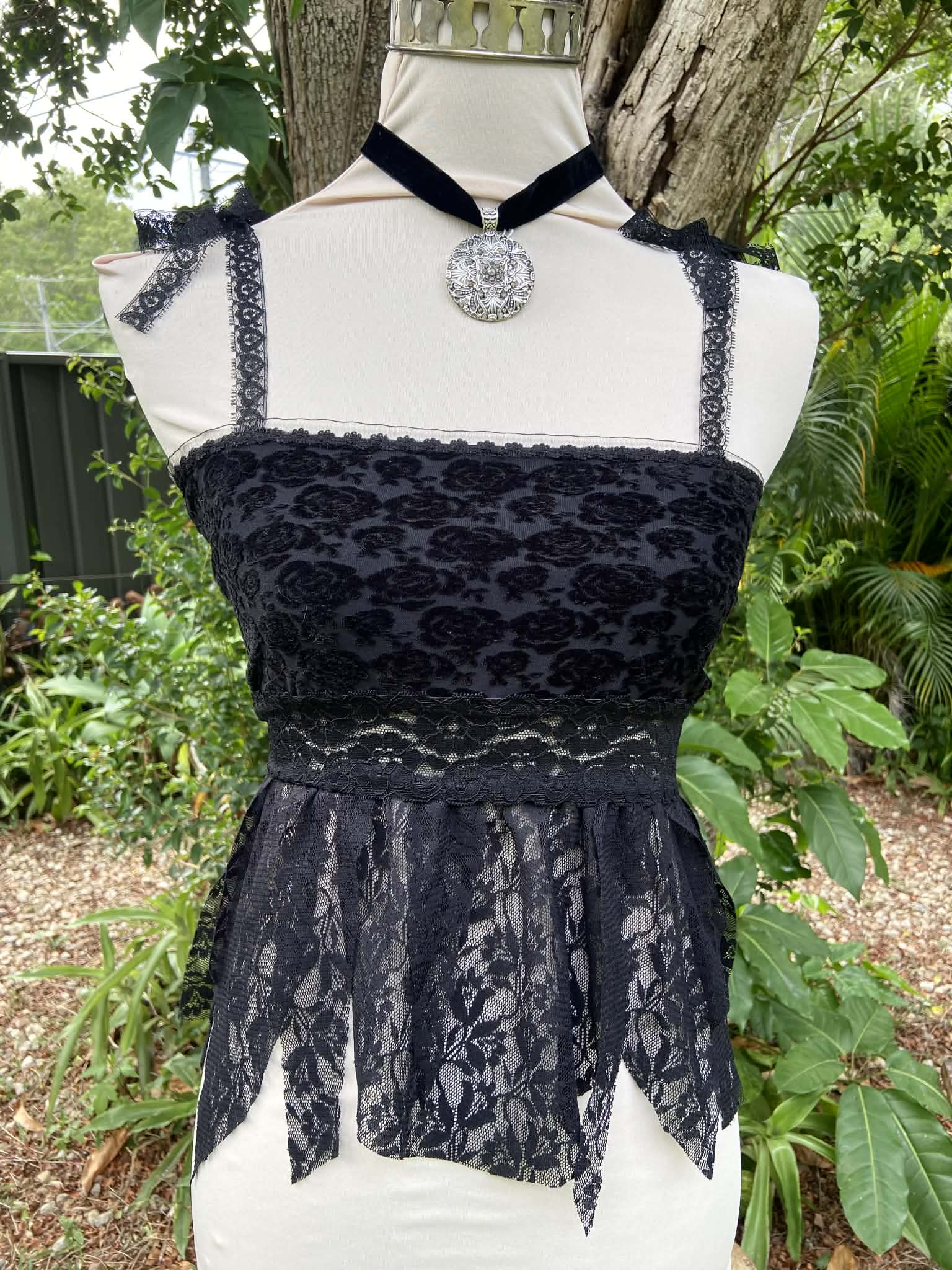 Tara Hanky Hem Top - Black Rose (XS)