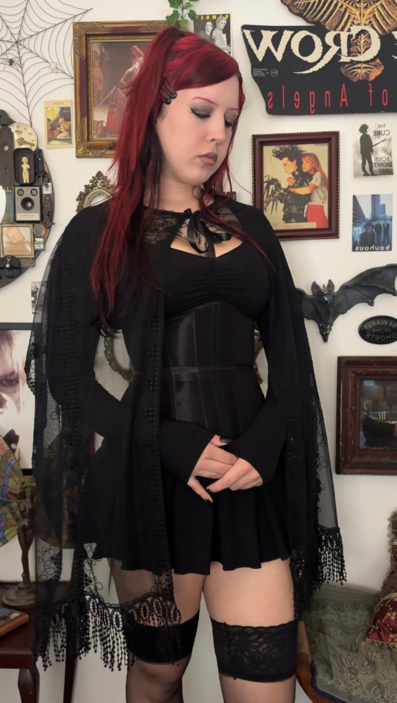 Capelet Shawl - Black Mesh Lace