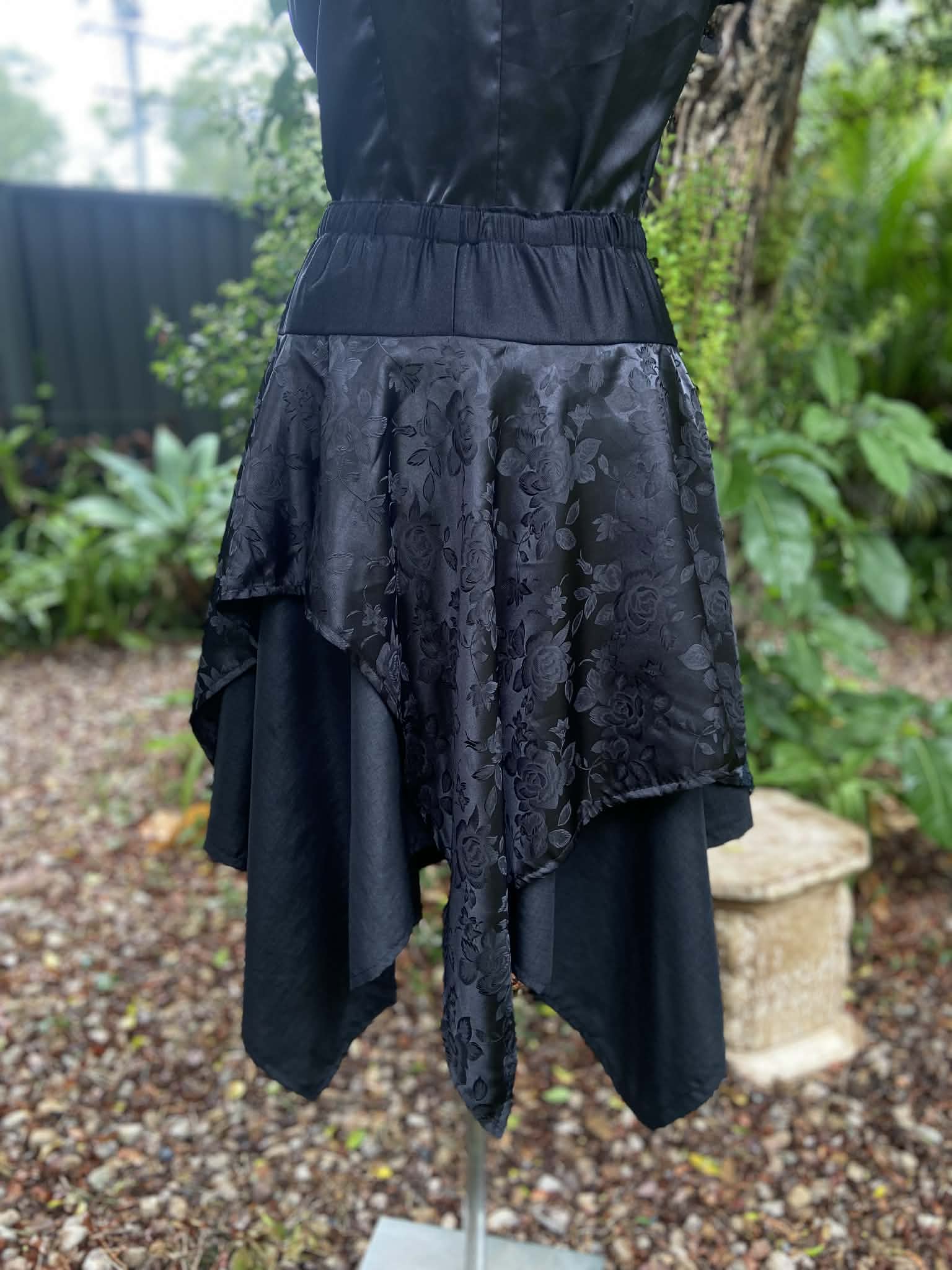 Twyla Hanky hem skirt - Black Rose (10)