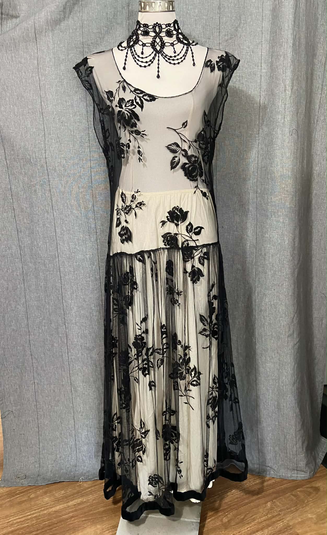Vintage Velvet Flock Lace Dress (12)