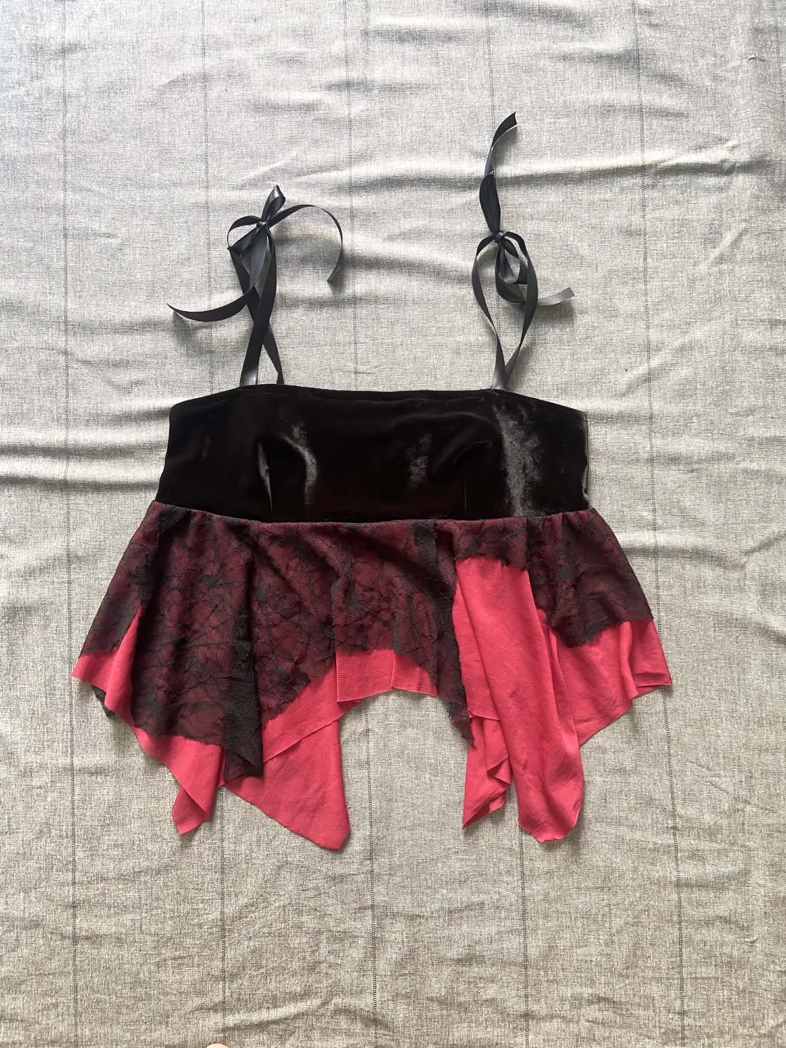 Tara Hanky Hem Top - Velvet & Web (M)