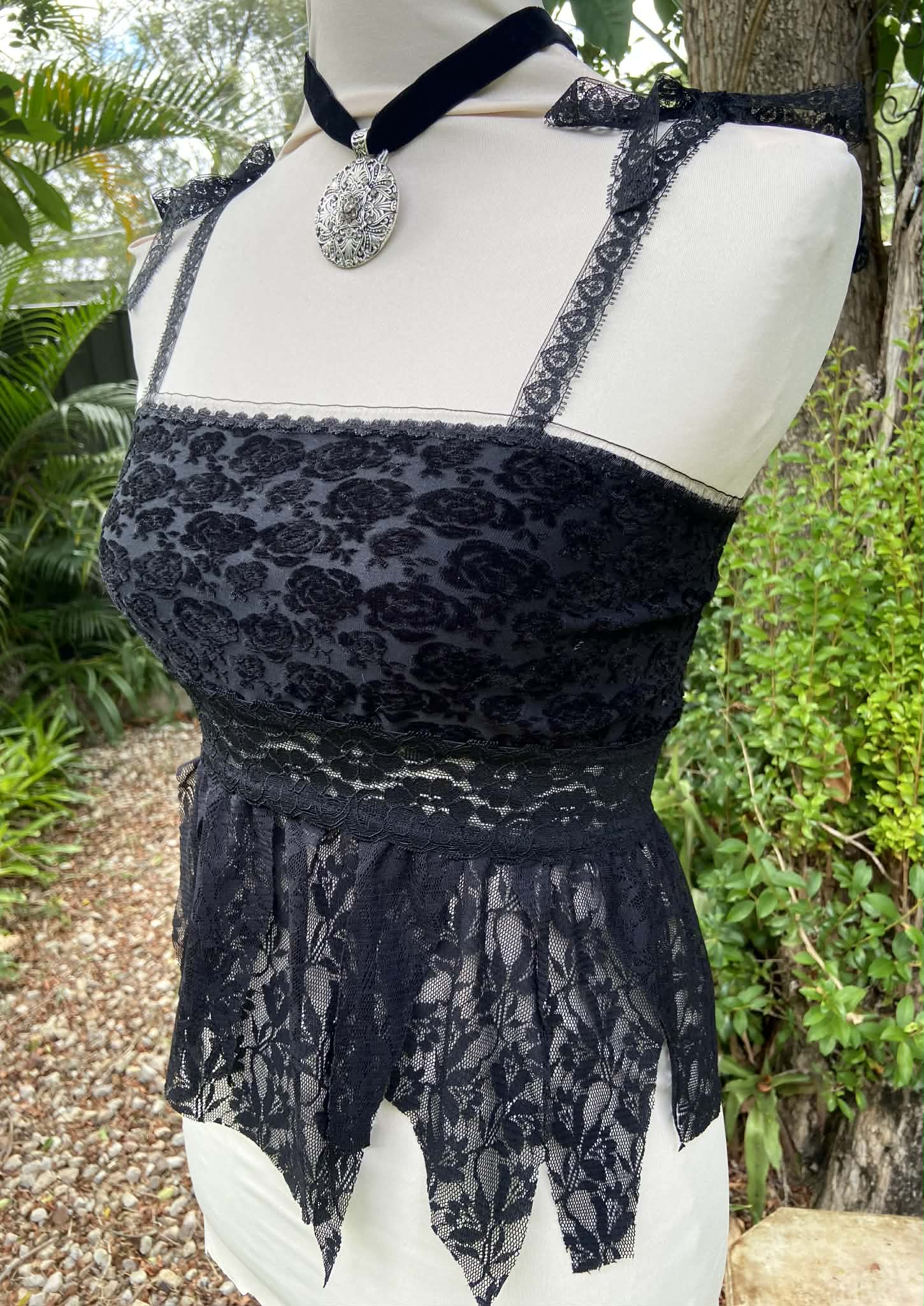 Tara Hanky Hem Top - Black Rose (XS)