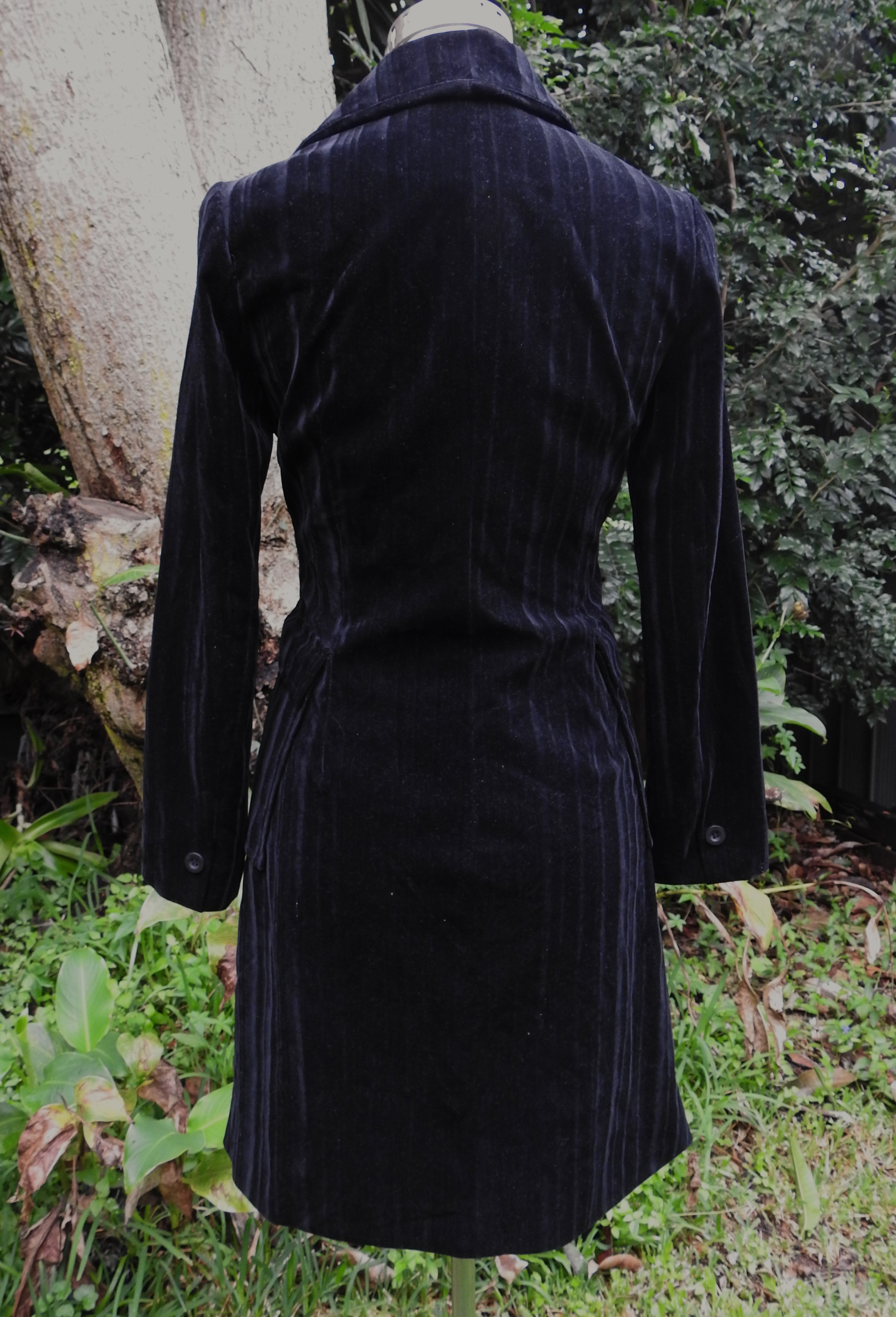 Black Crushed Velvet Jacket - Vintage (size 8-10)