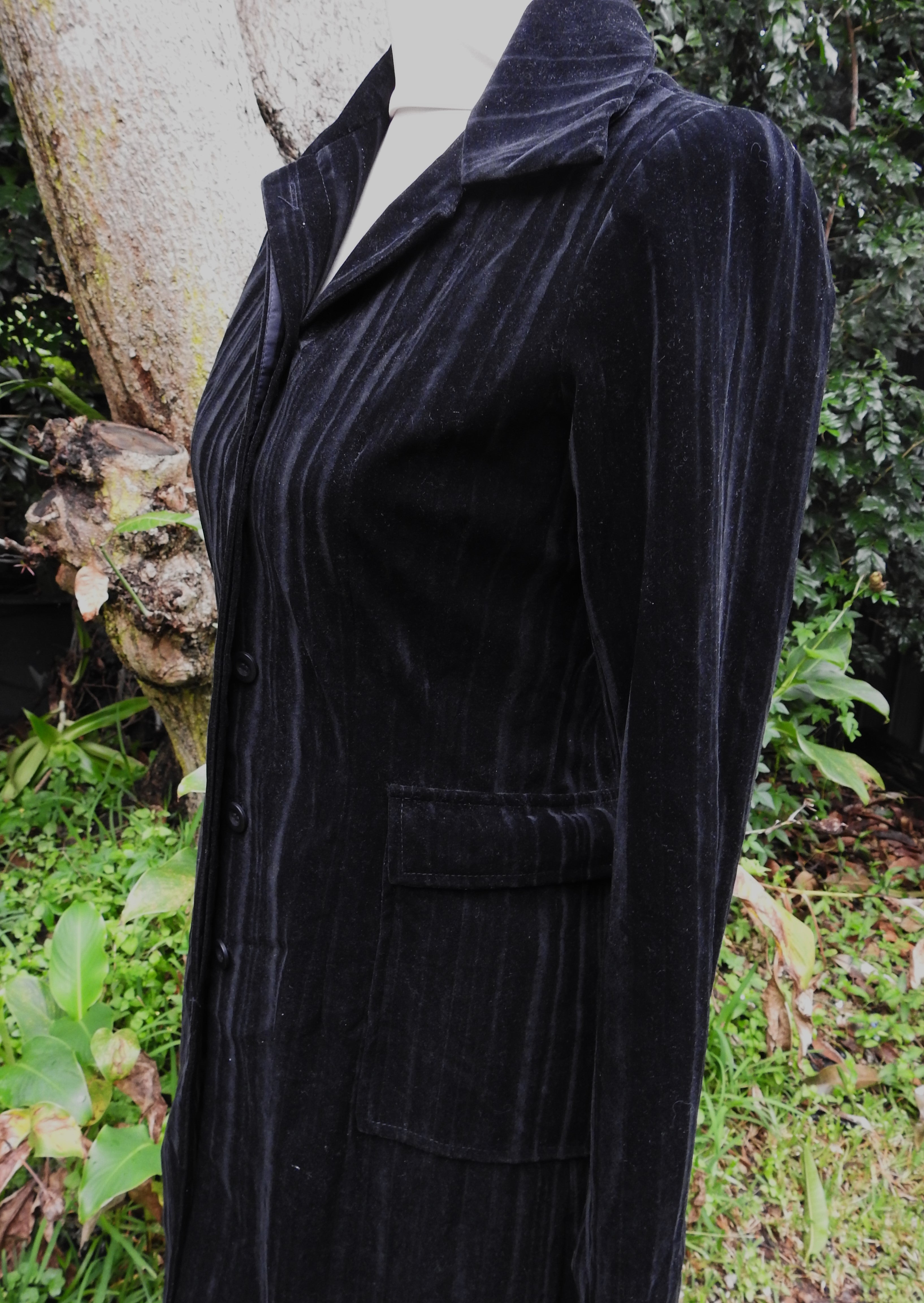 Black Crushed Velvet Jacket - Vintage (size 8-10)
