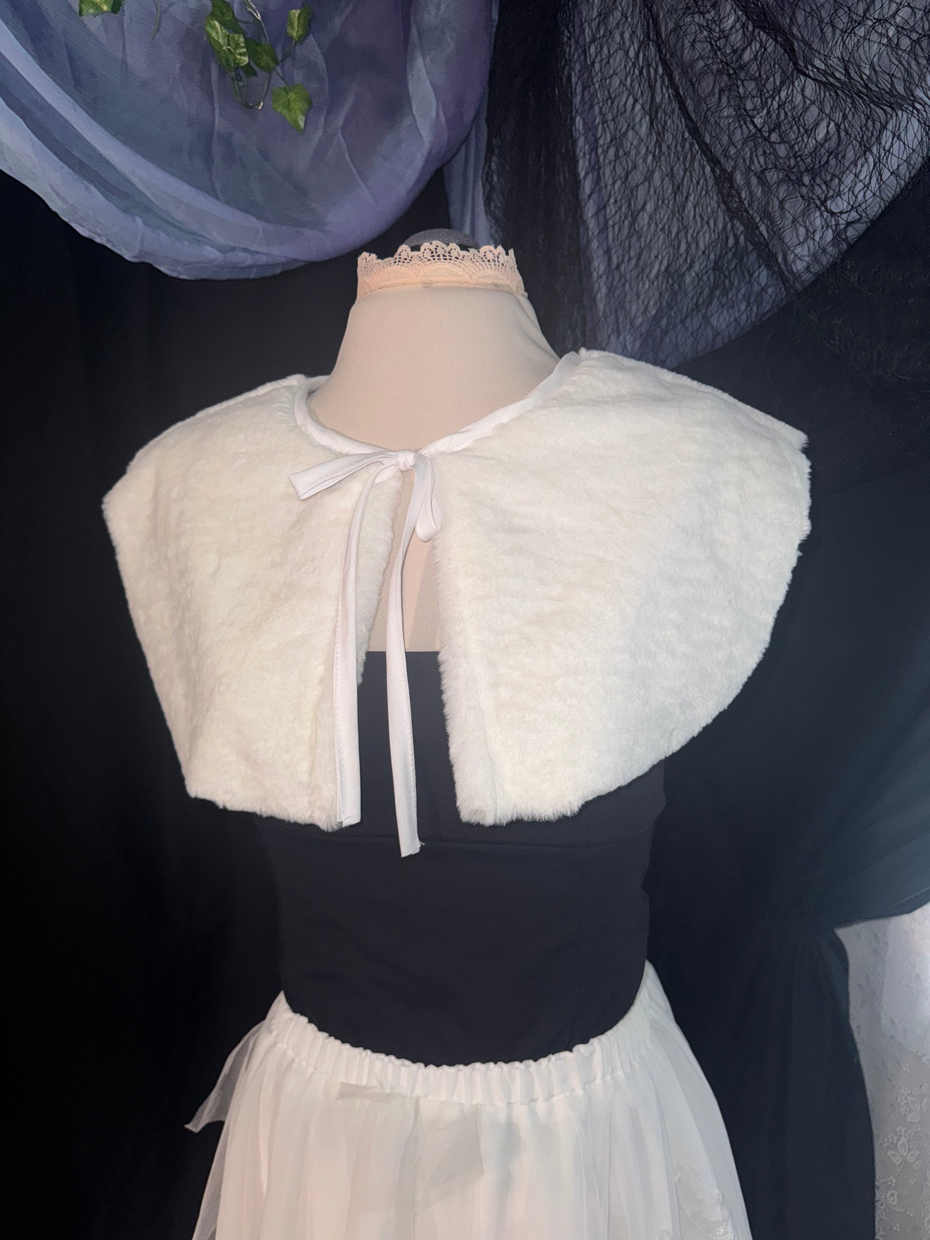 Snowfall Capelet (One size)