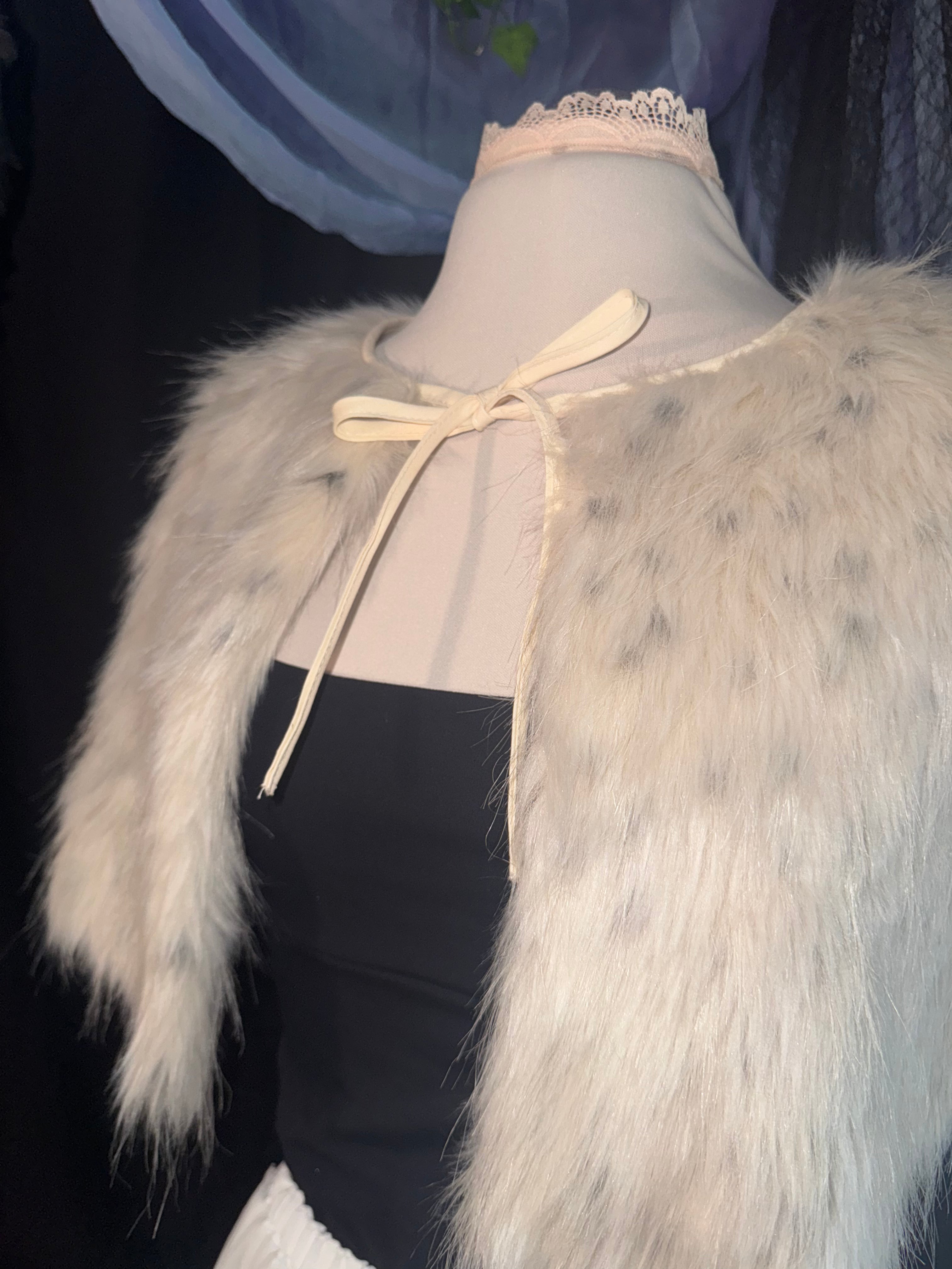 Ivory Night Capelet (One size)