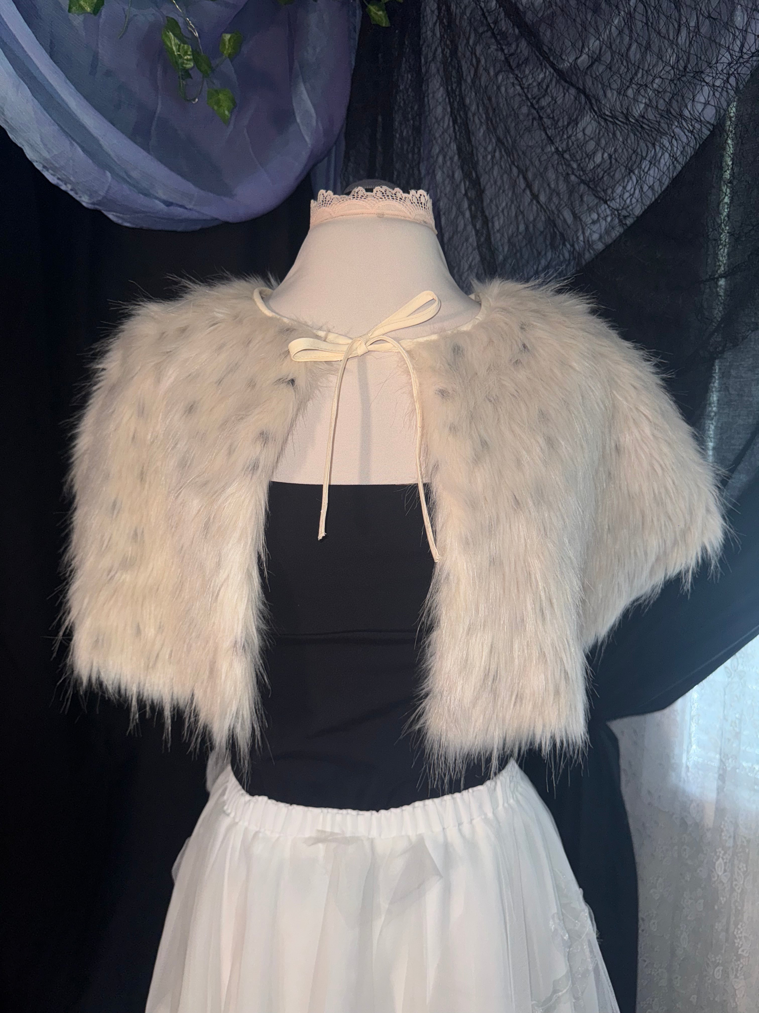 Ivory Night Capelet (One size)