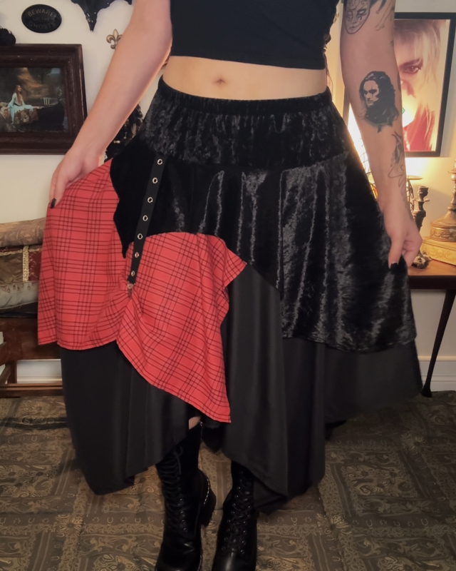 Twyla Hanky hem skirt - Black/Red Check (16)