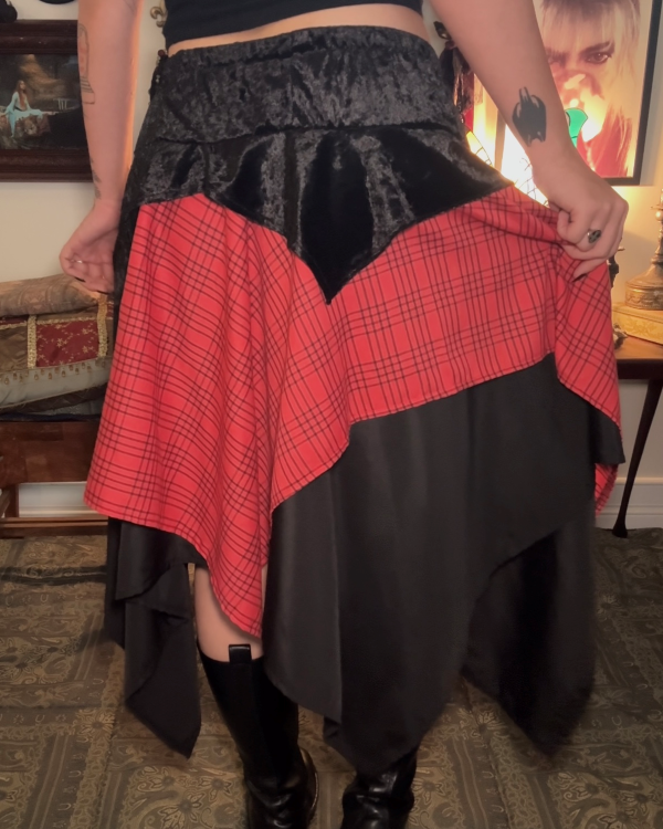 Twyla Hanky hem skirt - Black/Red Check (16)