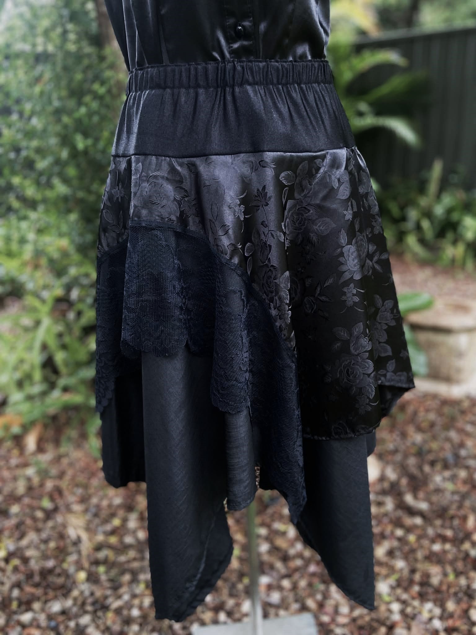 Twyla Hanky hem skirt - Black Rose (10)