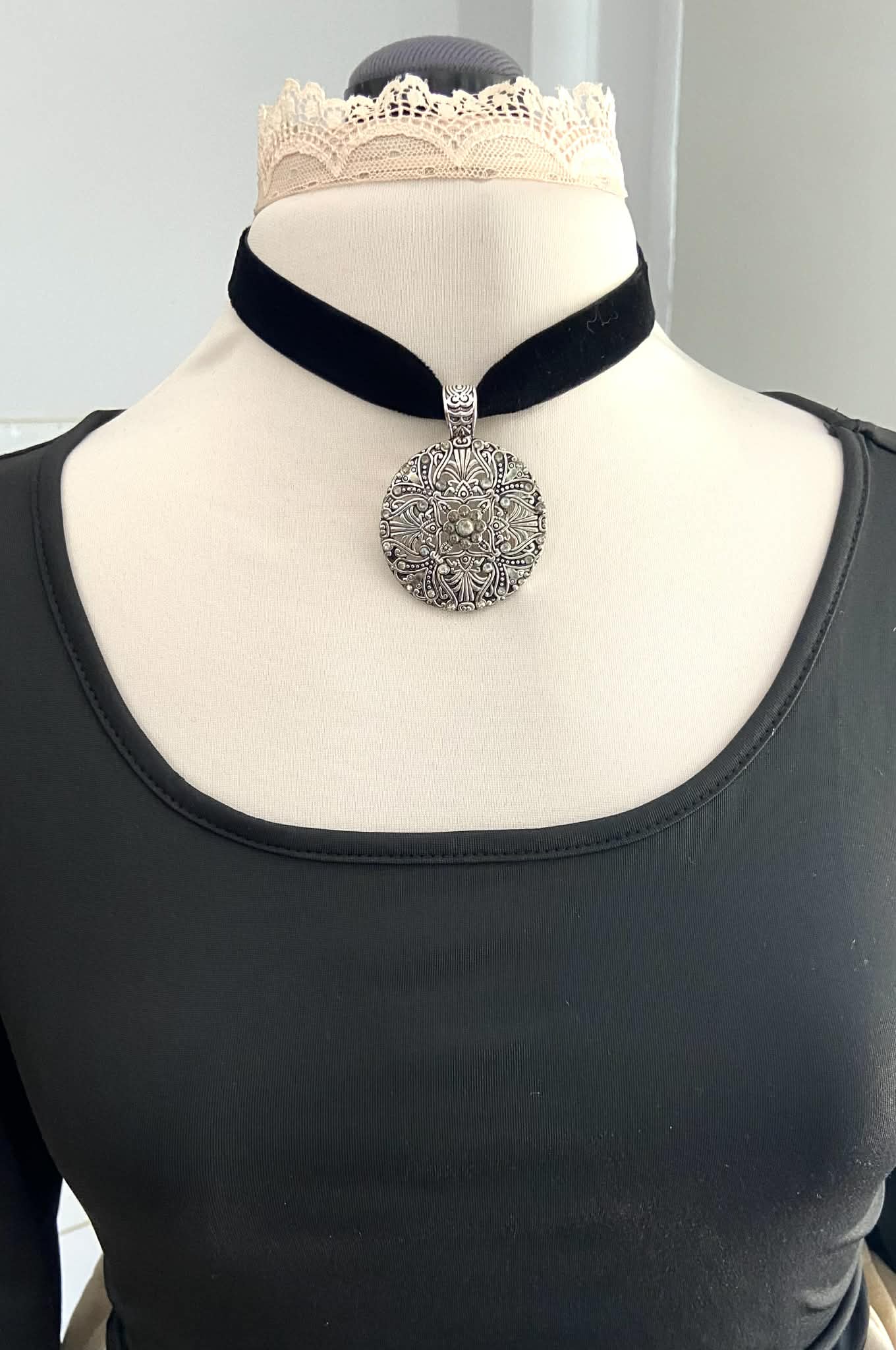 Silver Throne Choker