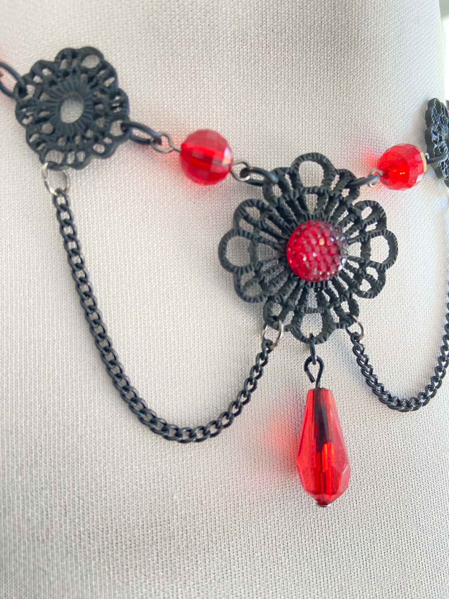 Black Victorian Style Necklace (Red)