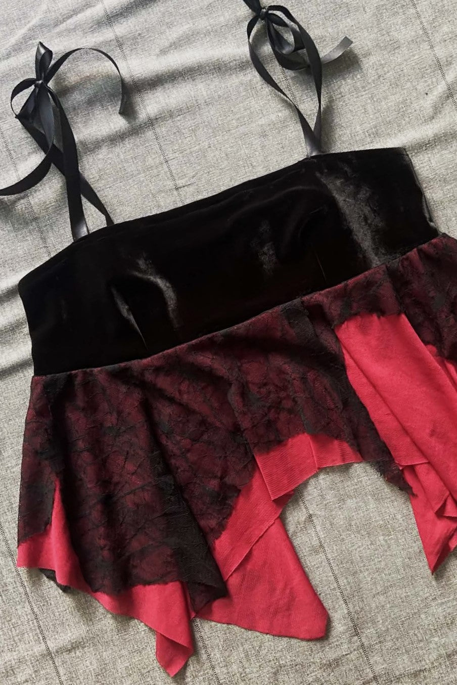 Tara Hanky Hem Top - Velvet & Web (M)