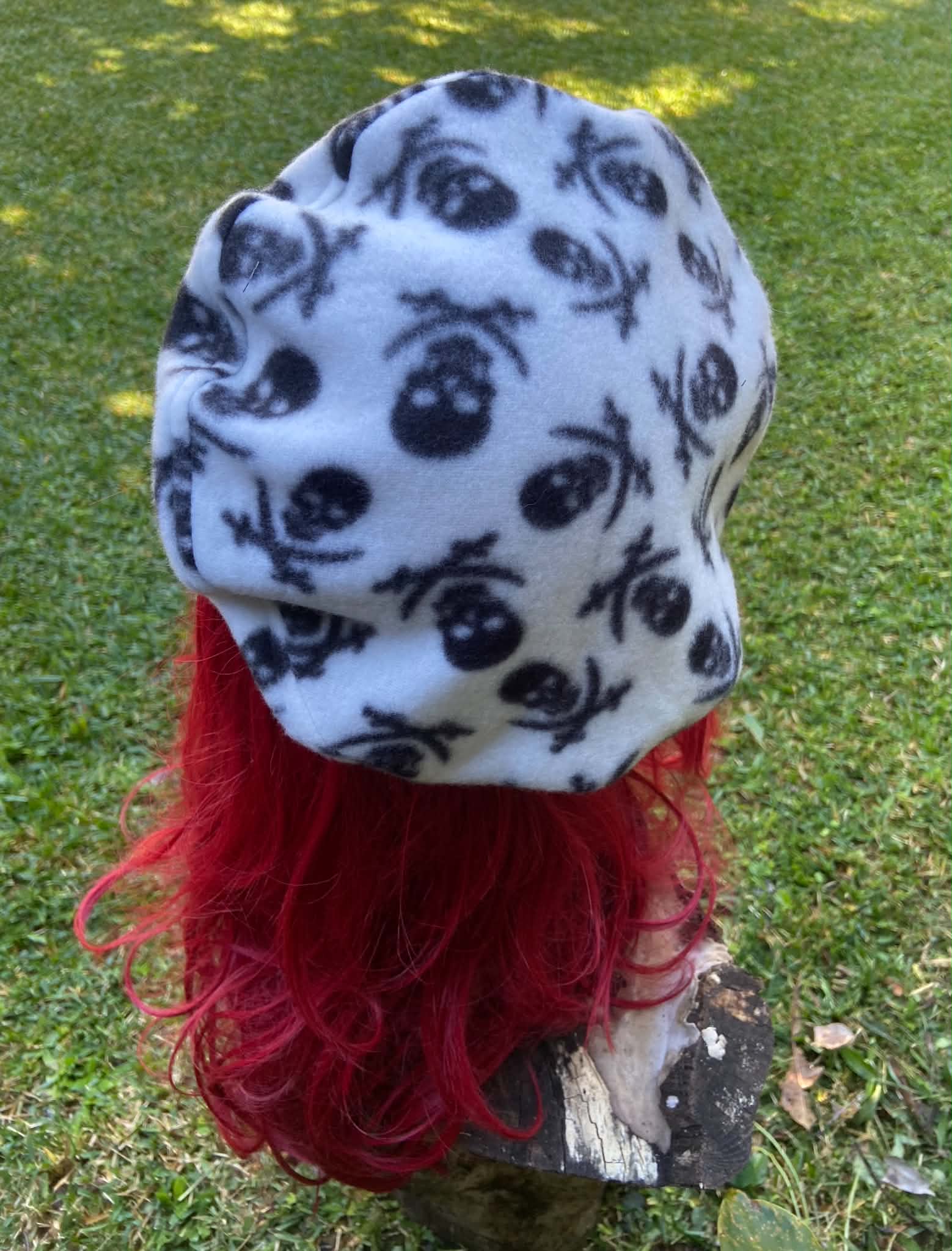 !!SALE!! Beret- fleece with skull print