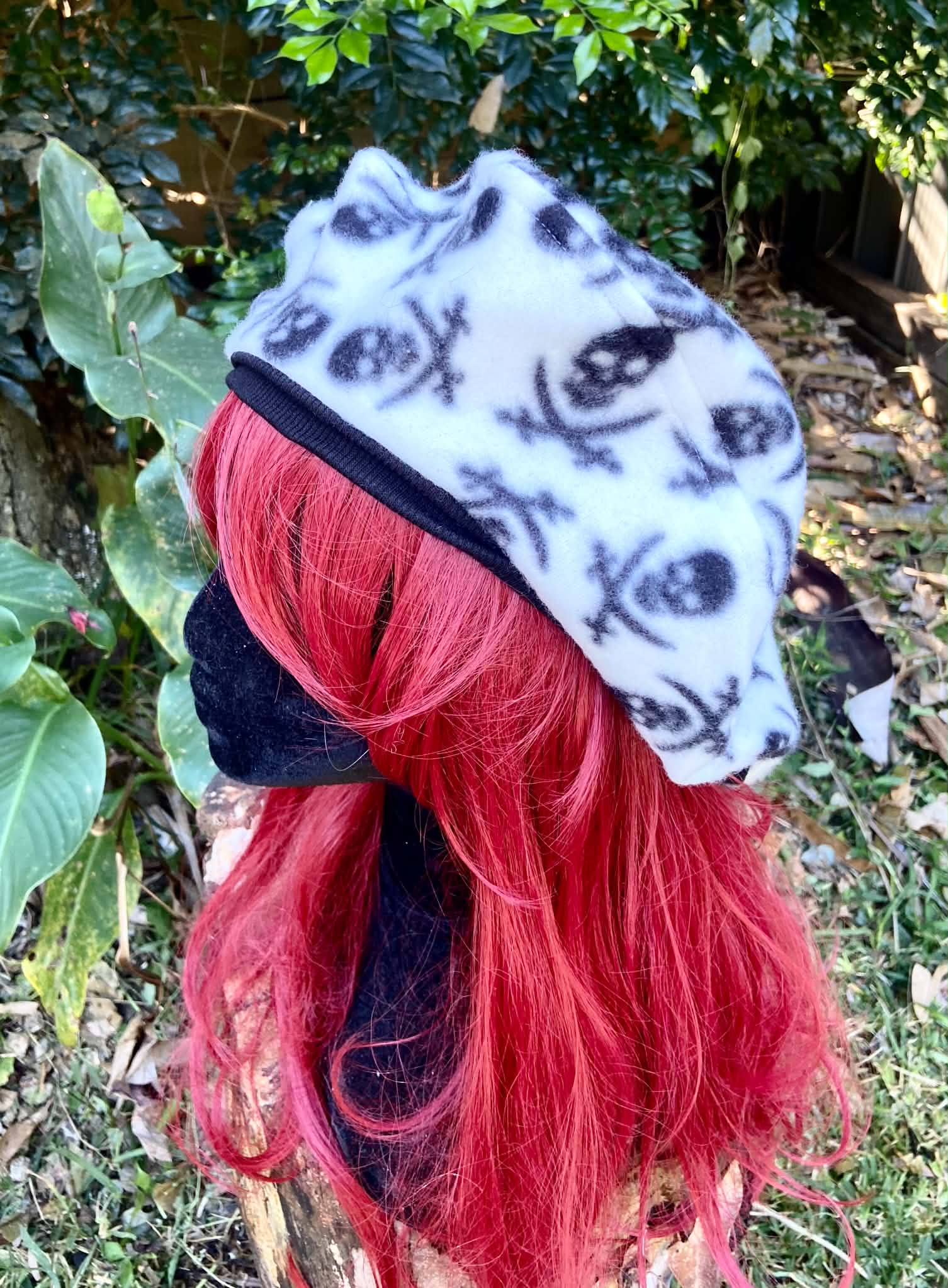 !!SALE!! Beret- fleece with skull print (wider brim)