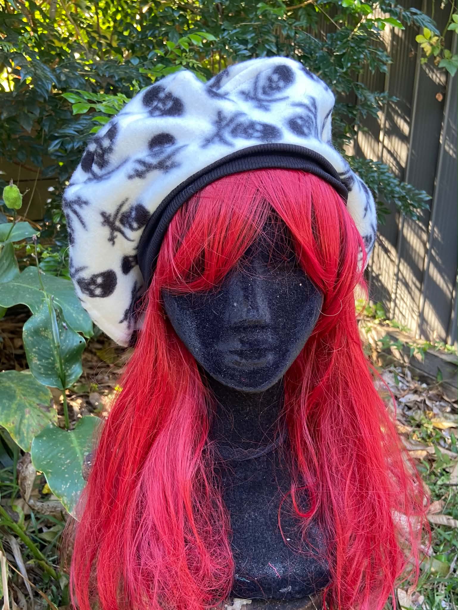 !!SALE!! Beret- fleece with skull print (wider brim)