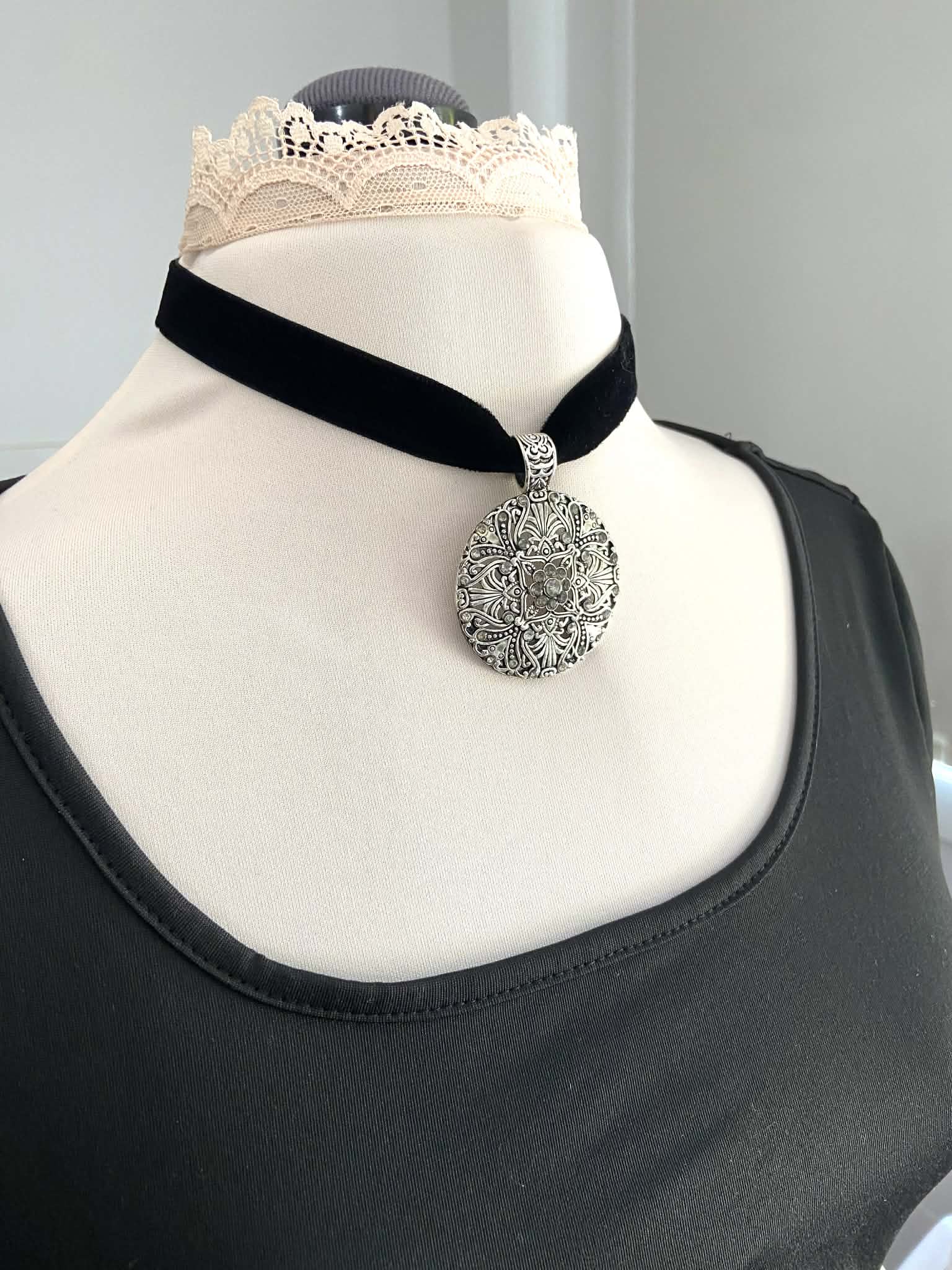 Silver Throne Choker