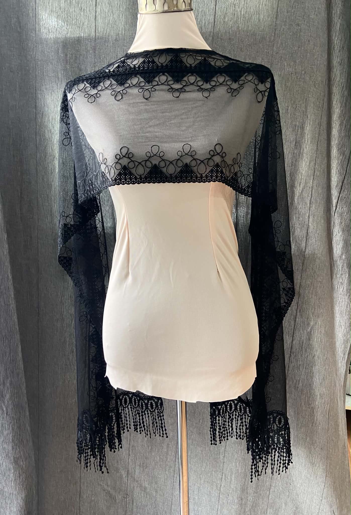 Capelet Shawl - Black Mesh Lace