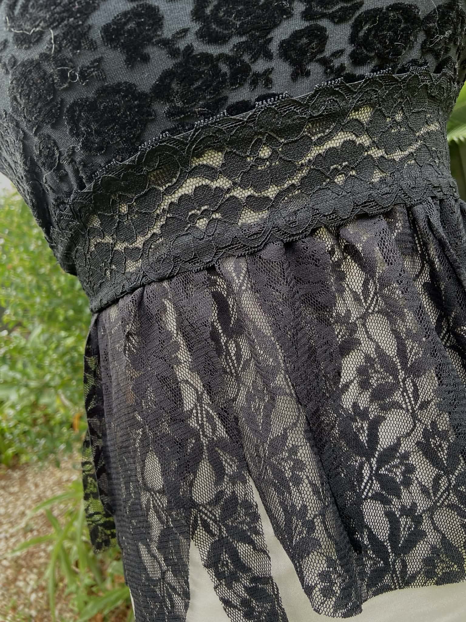 Tara Hanky Hem Top - Black Rose (XS)